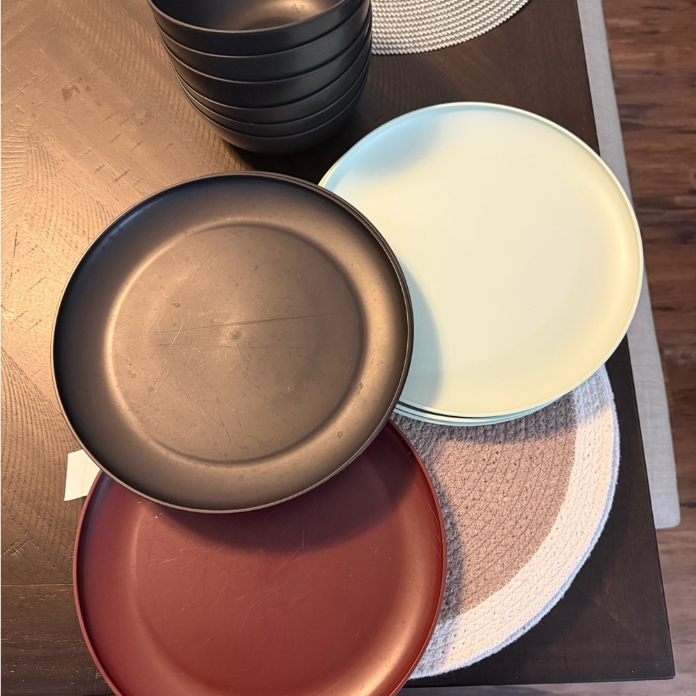 Plastic Plates & Bowls